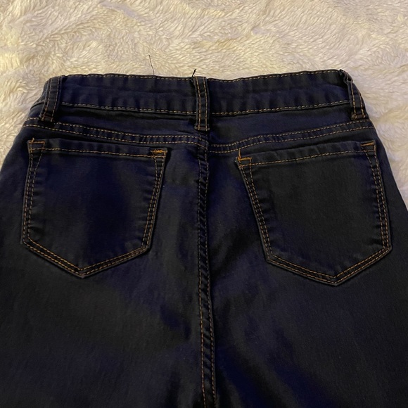 Skinny Jeans x Sirens - Picture 3 of 4